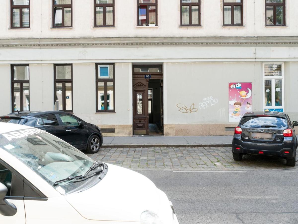 Elegant Apartment In Vienna With Patio Luaran gambar